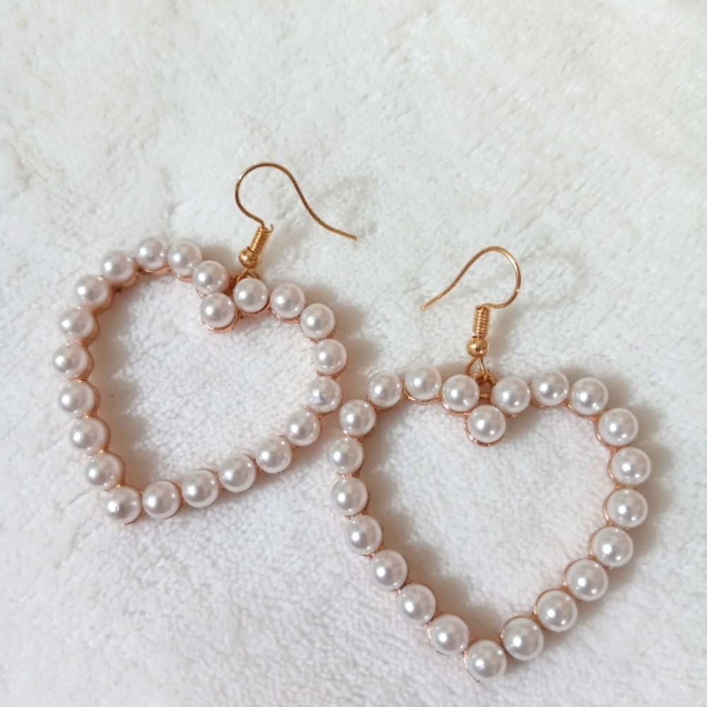 White heart pearl earrings